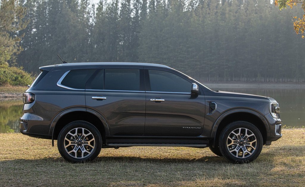 ford-everest-titanium-2024