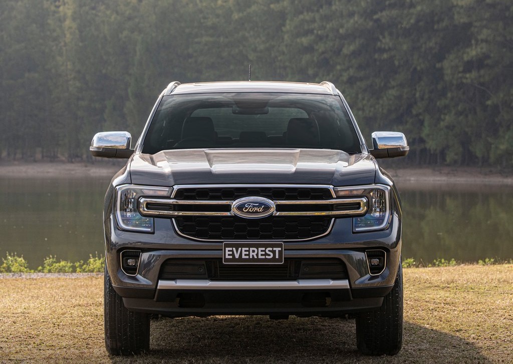 ford-everest-titanium-2024